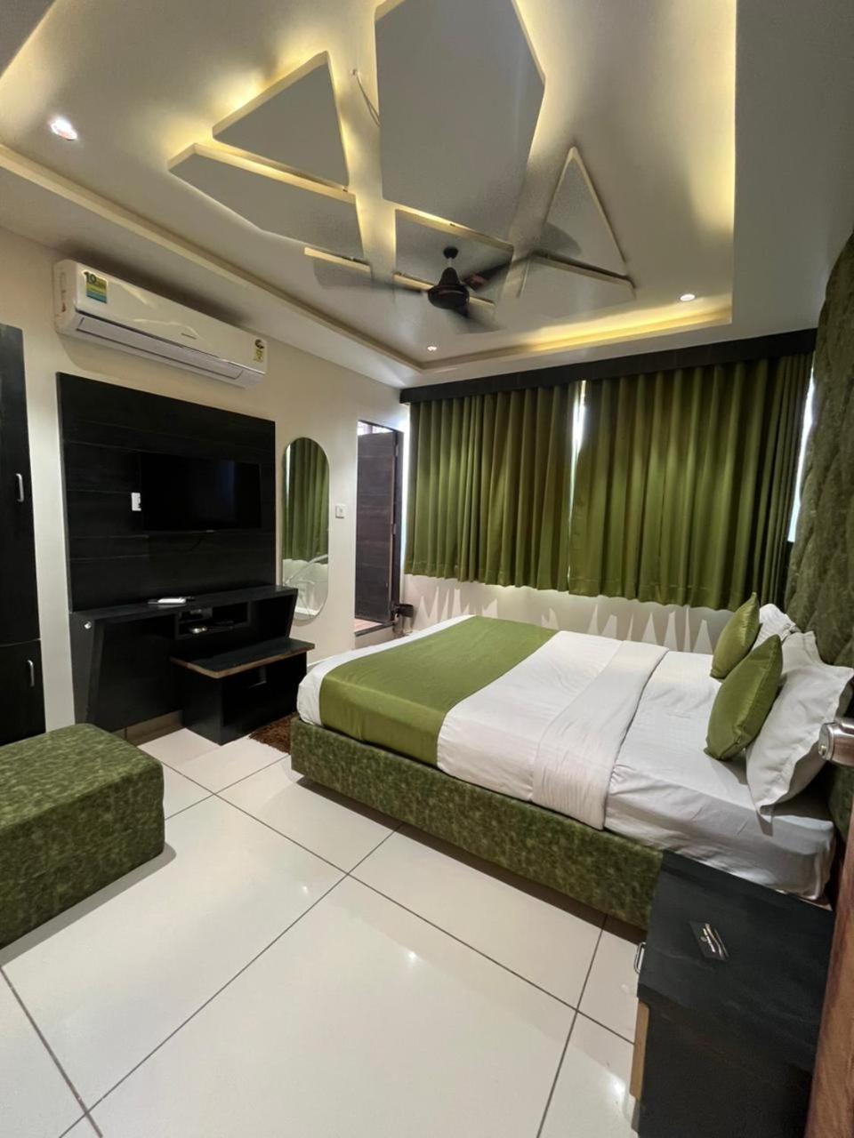 Prime View Hotel Ахмедабад Номер фото