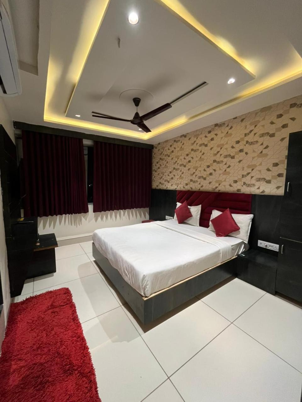 Prime View Hotel Ахмедабад Номер фото