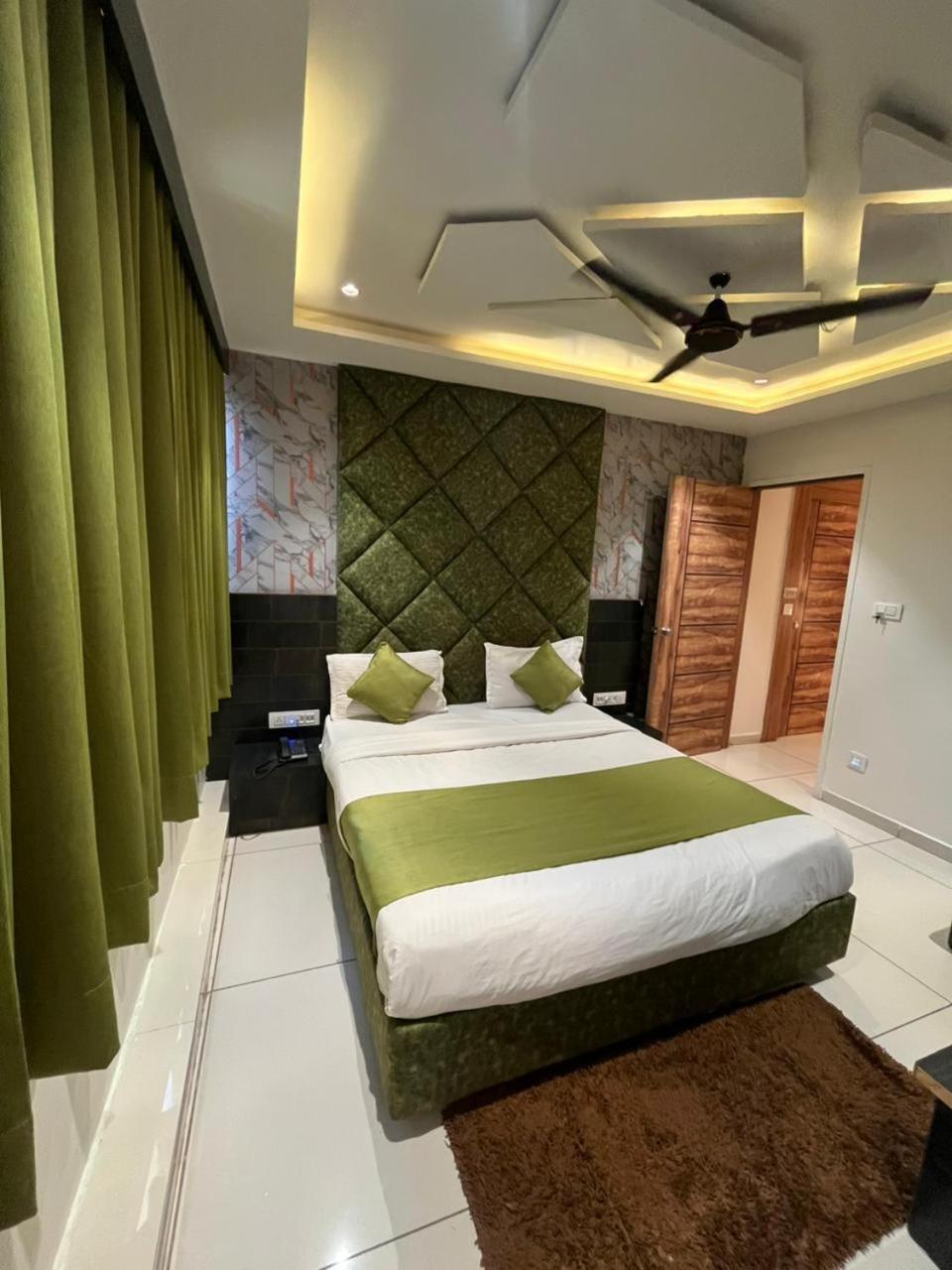 Prime View Hotel Ахмедабад Номер фото